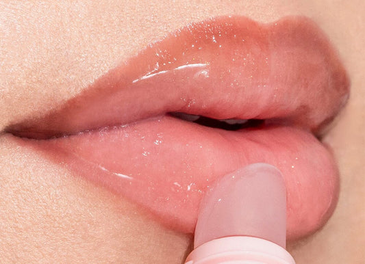 New Lip Trend Alert: Lip Cuffing in 5 Easy Steps